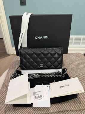 CHANEL Black Quilted Caviar Leather Crossbody Wallet with Silver Chain